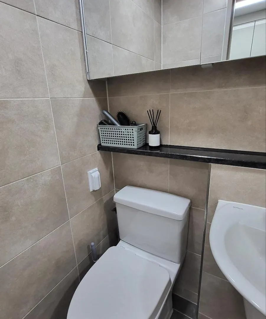 Gangnam Comfortable House, 1Min To Subway Seul Apartamento