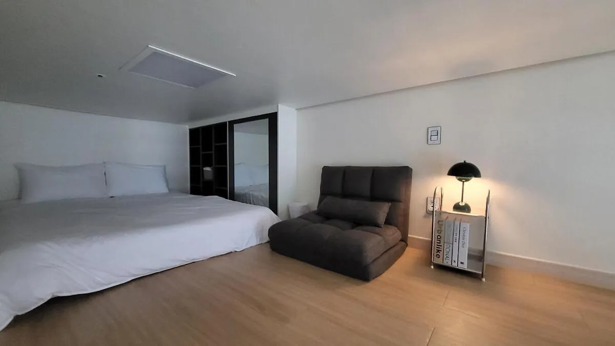 Gangnam Comfortable House, 1Min To Subway Seul 0*,